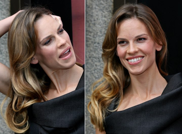 Hilary Swank's brown hair color with blonde streaks