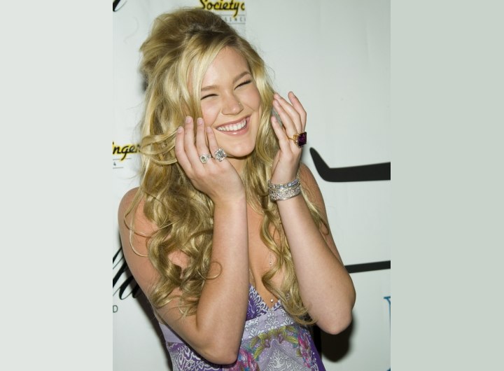 Joss Stone's long hair with messy styling