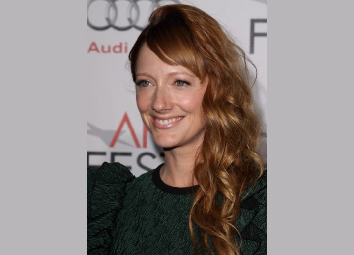 Judy Greer's easy to fix long hairstyle