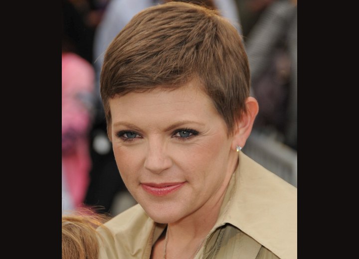Natalie Maines - Simple pixie cut for busy moms