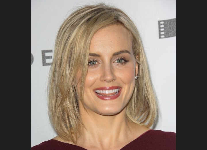 Taylor Schilling's hair with highlights and lowlights
