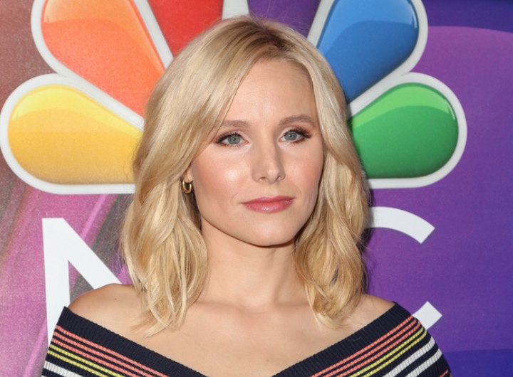 Kristen Bell with hair that curls from front to back