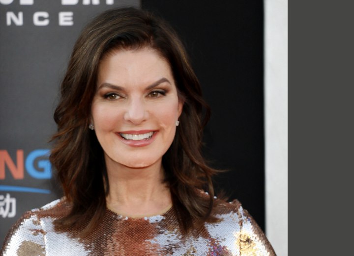 Sela Ward - Hair style and color to conceal your age