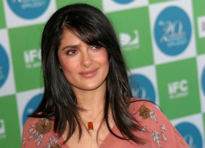 Salma Hayek - Hair and blouse for a casual and elegant look