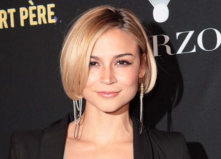 Samaire Armstrong wearing her hair in a short bob