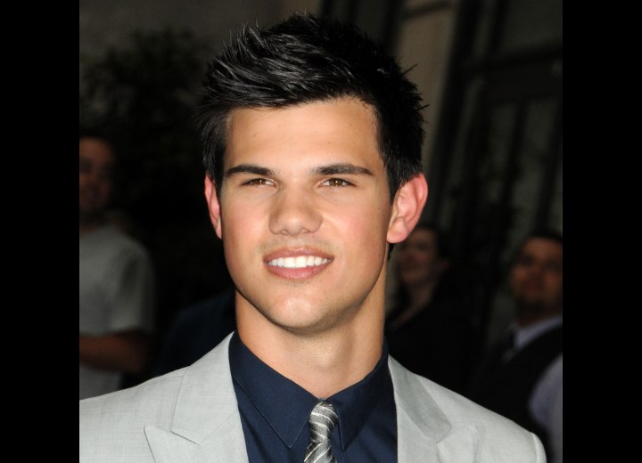 Taylor Lautner - Male hairstyle with maturity