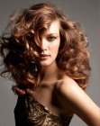 cheveux longs du fa&ccedil;on 80s