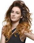 cheveux longs fris�s - Tracey Hughes