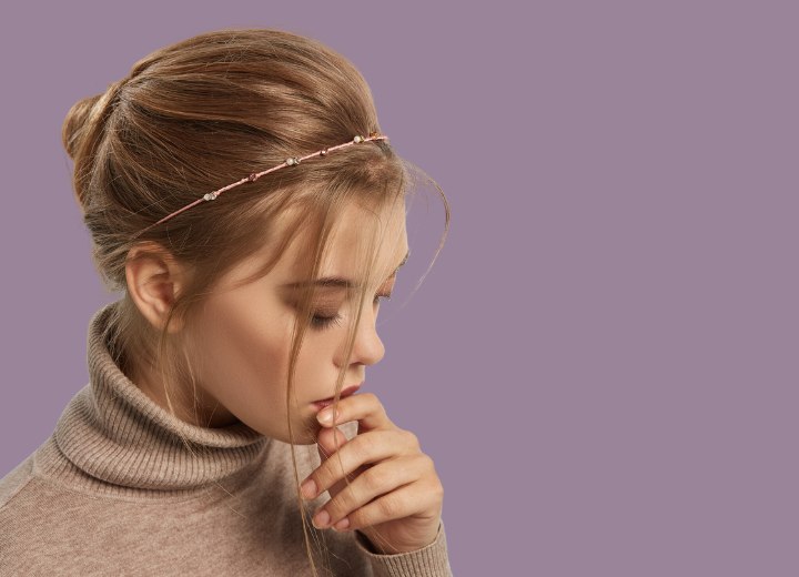 Girl wearing a wired headband and a turtleneck