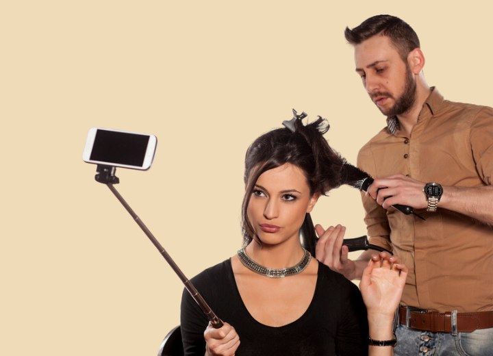 Filming hair styling with a selfie stick
