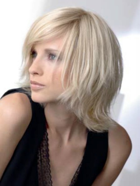 Slightly ragged look mid-length hairstyle with jagged layering