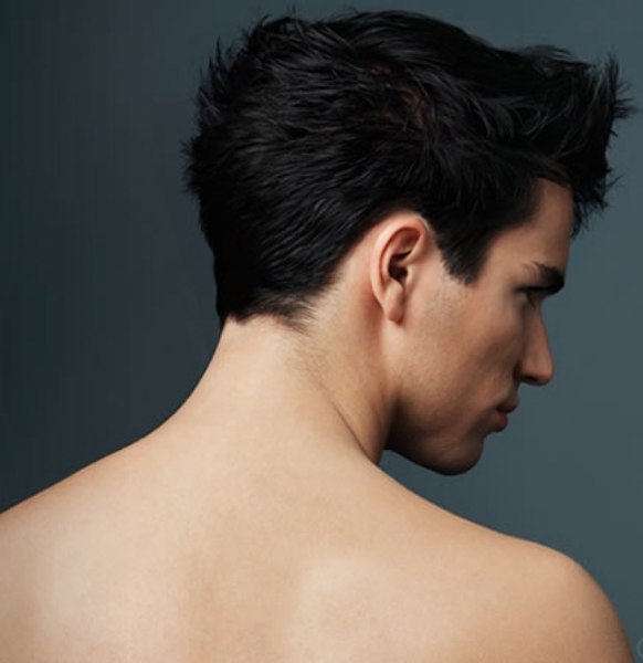 Men's hairfashion | Back view of a short men's hair cut