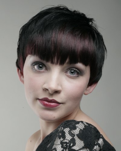 Short hairstyle with modern shapes