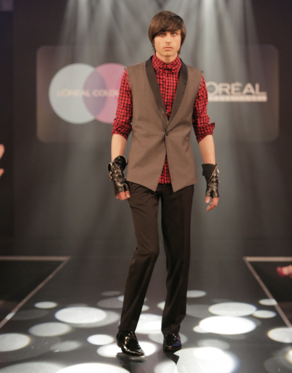 Men s Hairstyle With A Collar Cuffing Layered Fringe Upon The Neckline Men s Hairstyle With A Collar Cuffing Layered Fringe Upon The Neckline