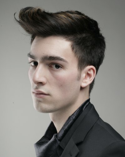 Short men's hairstyle with a windblown effect