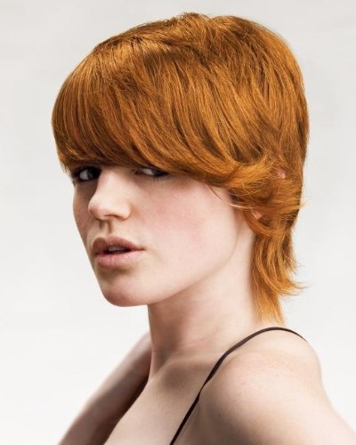 Young Short Haircut With A Round Line And A Long And Thick Fringe Young Short Haircut With A Round Line And A Long And Thick Fringe