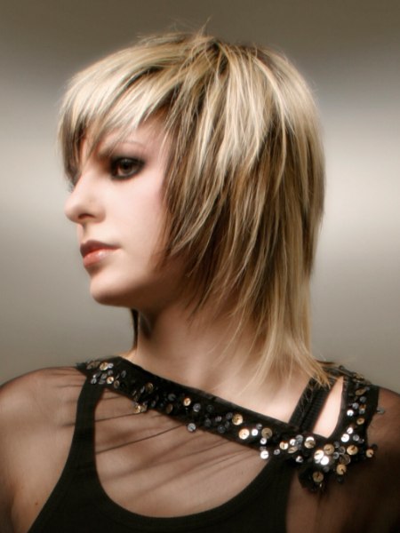 Blonde hair with a tapered cutting line