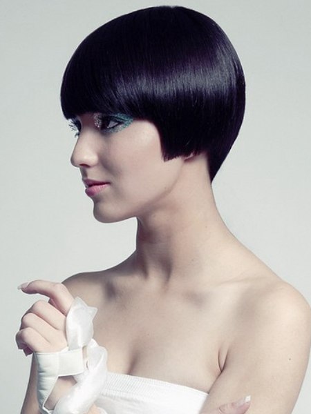Perfectly cut short hair with a round silhouette
