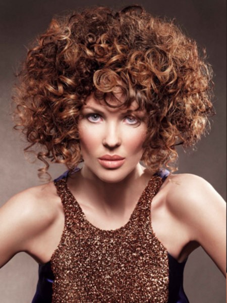 Short hairstyle with large spiral curls