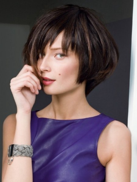 Spiky bob haircut for brown hair with highlights