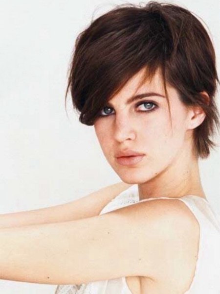 Short haircut with versatility and many possible styling variations