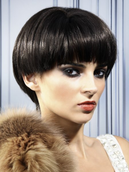 Short hairstyle with a tapered back for a pointed neckline