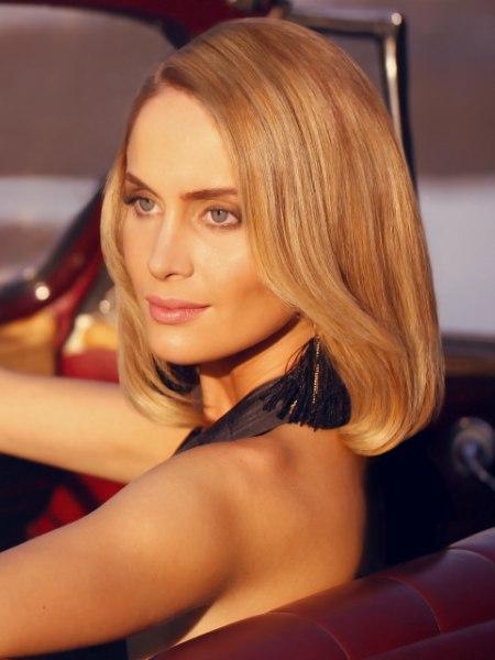 Long bob for golden blonde hair with highlights