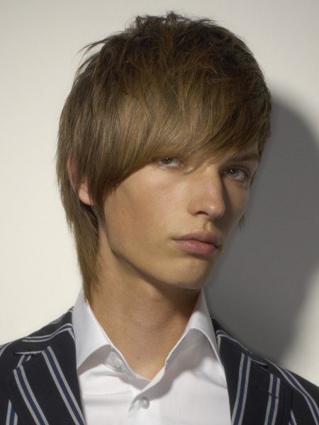 Men's shag hairstyle that covers the ears