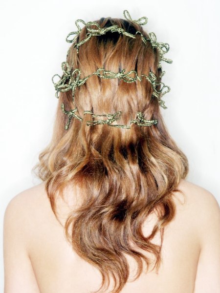 Long fairy-tale hairdo with woven ribbons - Back view