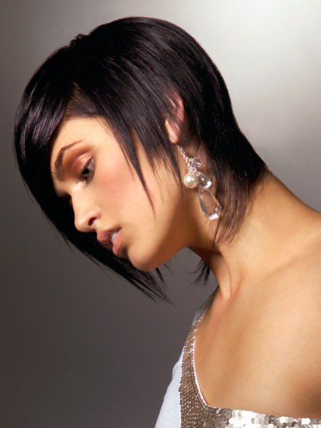 Short hairstyle with razor-soft texture and a long side fringe
