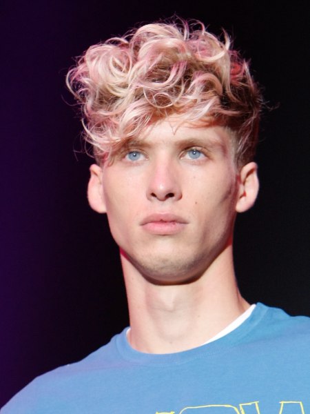 Retro hairstyle for men with surfer blonde hair