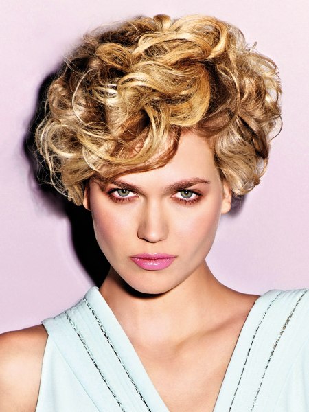 Short contemporary hairstyle with lifted curls contrasting blondes