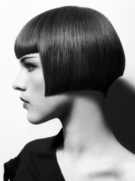 Short 1920s bob haircut that just covers the ears