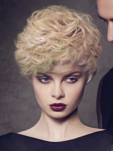 Short hair with curls and a green shade