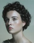 Short hairstyle with curls and rounded bangs