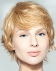 Sporty and elegant short hairstyle with a side fringe