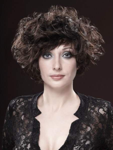 Short hairstyle with big curls and diagonal bangs