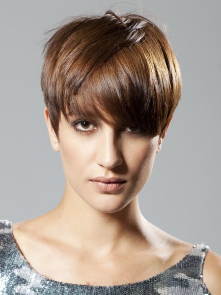 Short hair with overlapping styling