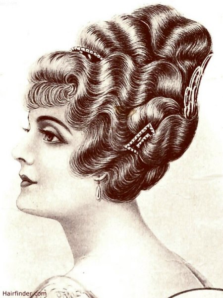Vintage pile-up hairstyle - 1914