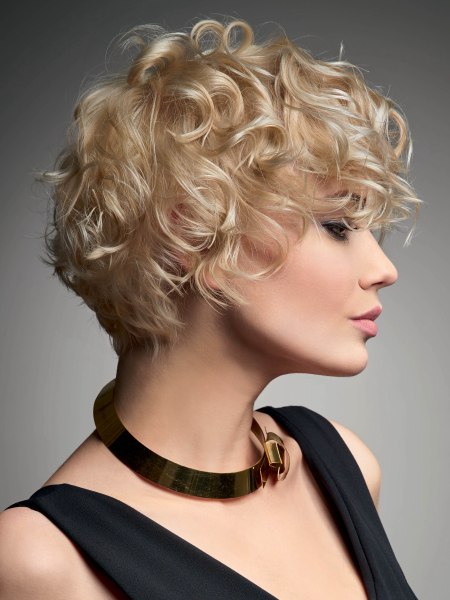 Short hairstyle with sweet curls
