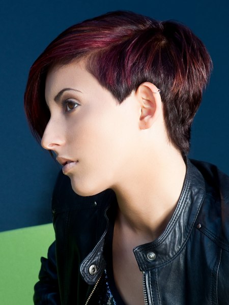 Female haircut with a short neck area
