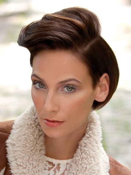 Short hair with volume and a low partition