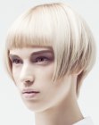Short hairstyle with an elongated neckline and pointy sides