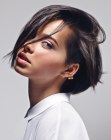 Short hairdo with a dynamic flow and undercut sides