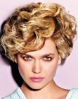 Short blond hair with lifted curls and much volume