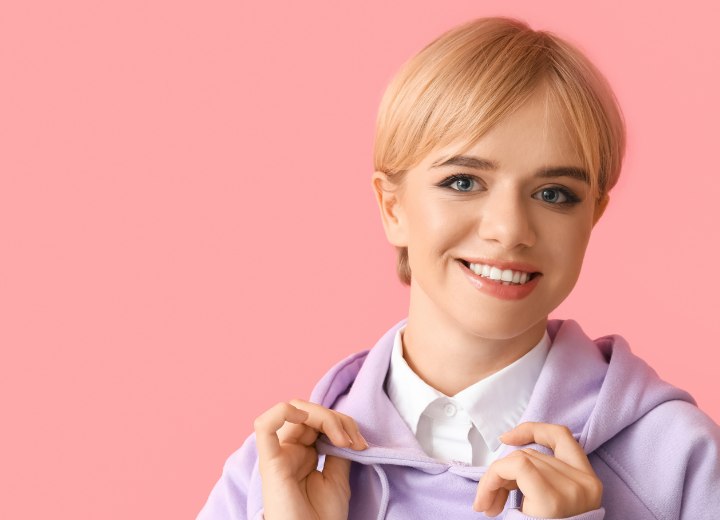 Woman with short hair wearing a shirt with a buttoned-up collar