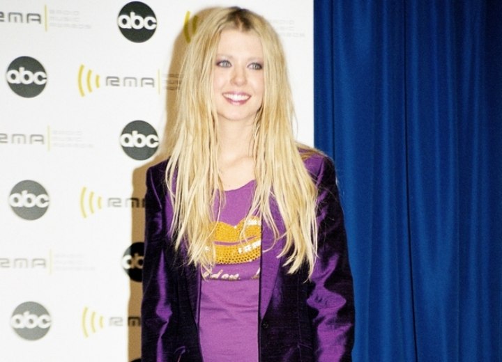 Tara Reid's long blonde hair