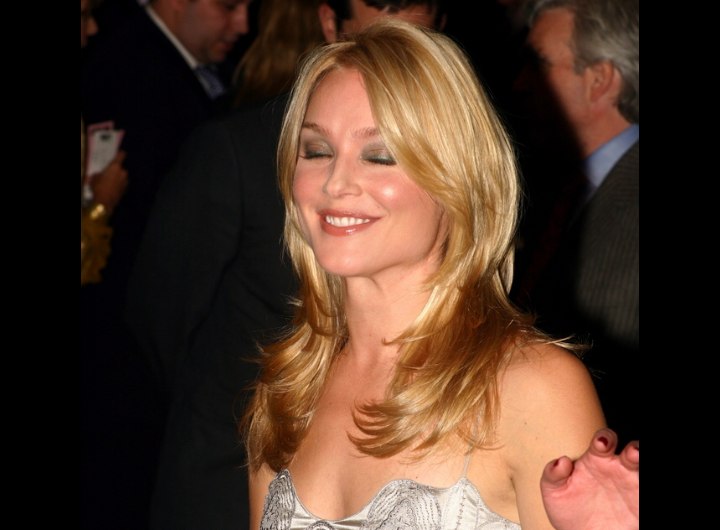 Elisabeth Röhm's hair seen from the side
