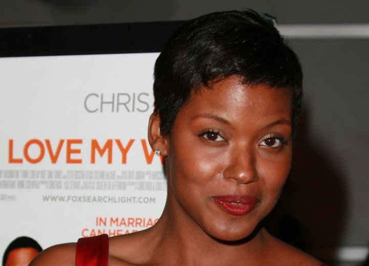 Very short and easy hairstyle - Cassandra Freeman