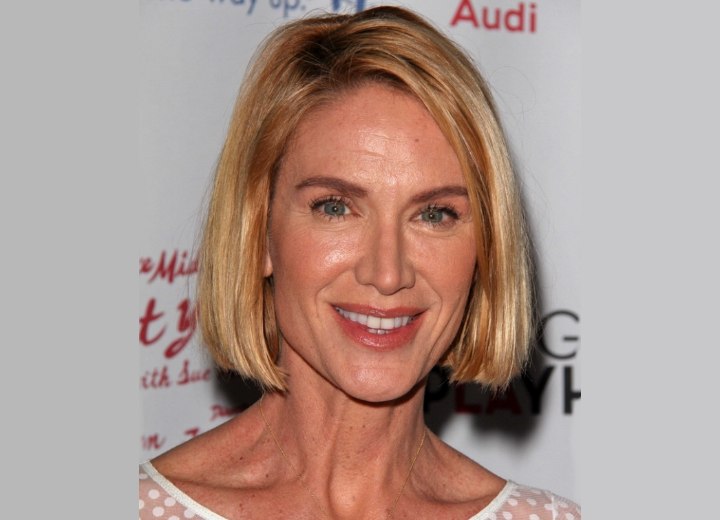 Kelly Lynch - Chin-length bob haircut